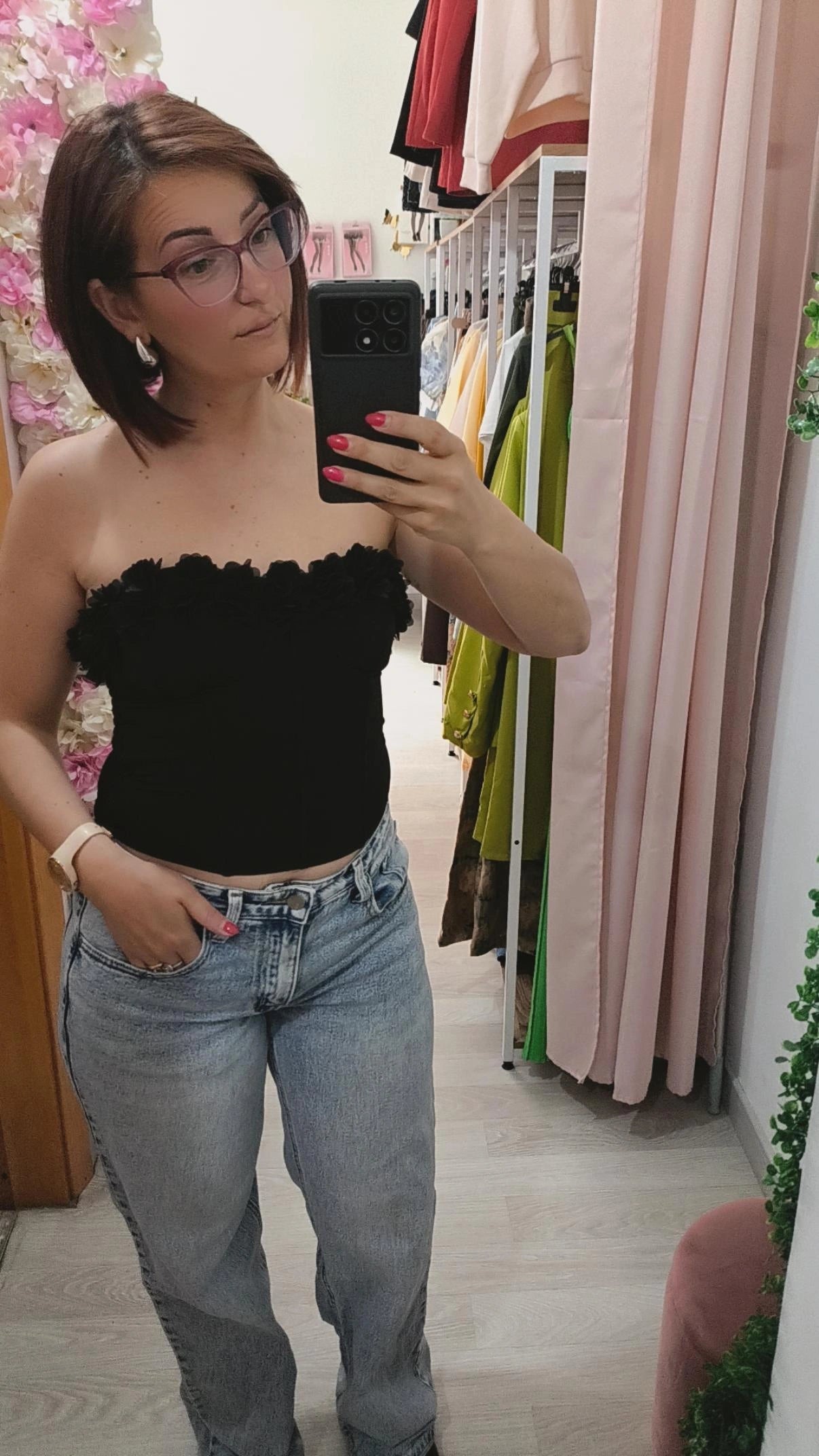 Corsetto nero con fiori in rilievo