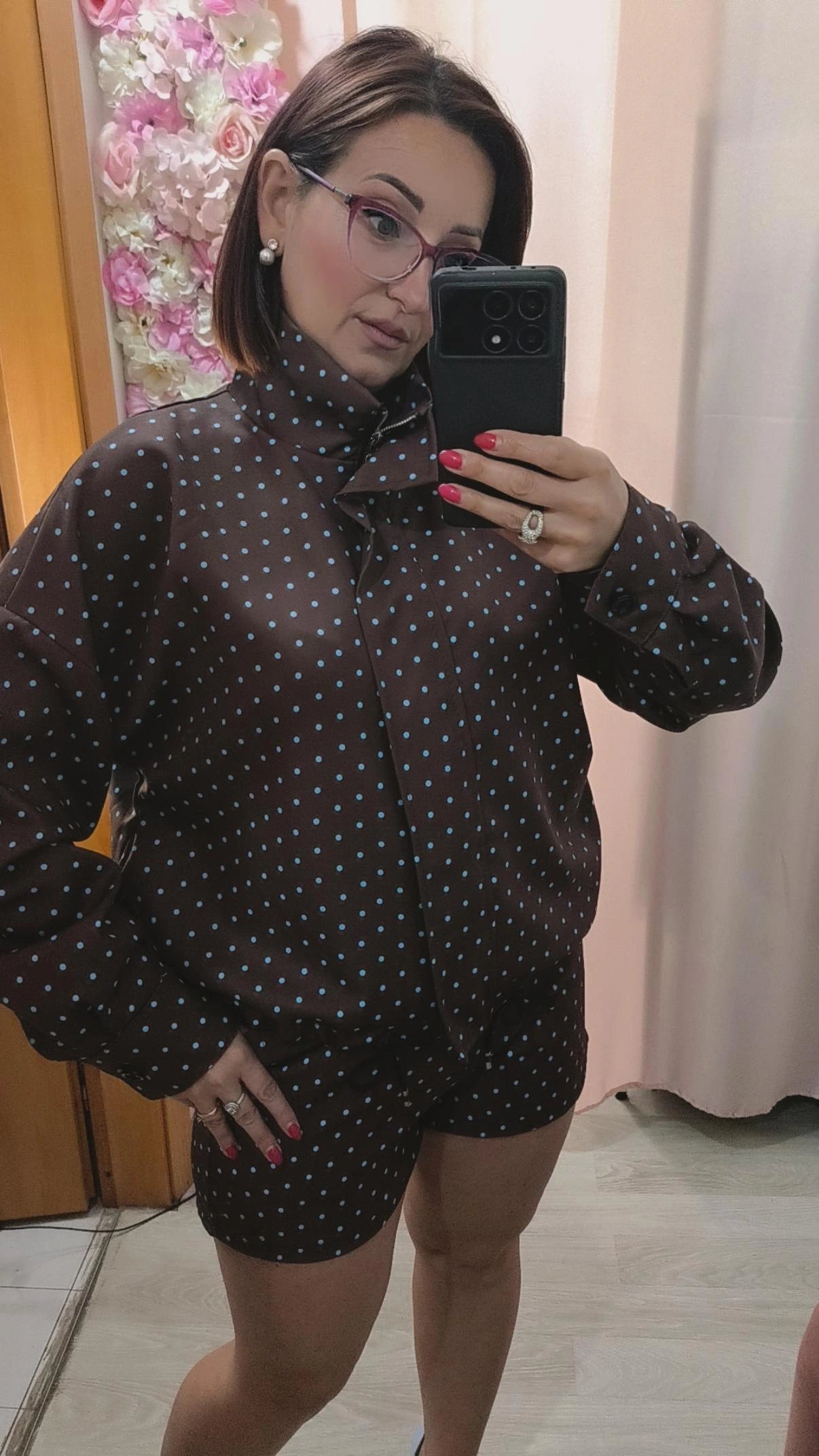 Coordinato Marrone Pois Azzurri – Il look più virale del momento 🤎🩵