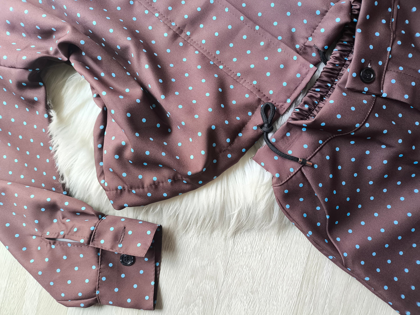 Coordinato Marrone Pois Azzurri – Il look più virale del momento 🤎🩵