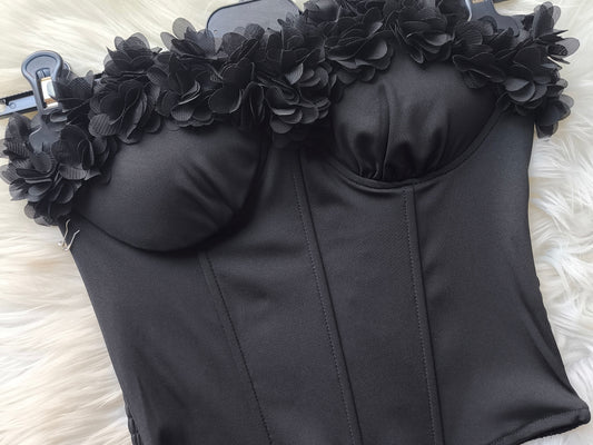Corsetto nero con fiori in rilievo