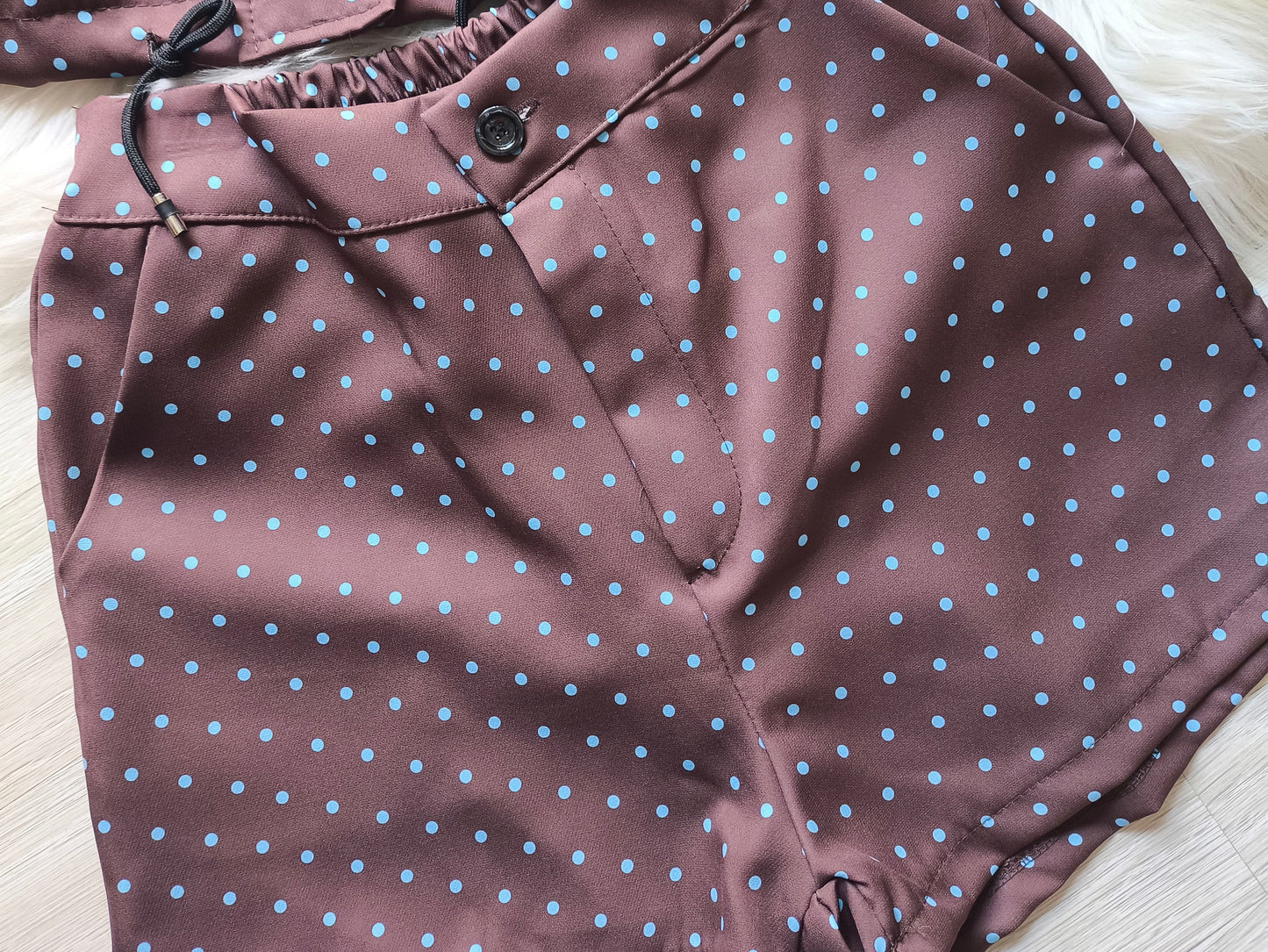 Coordinato Marrone Pois Azzurri – Il look più virale del momento 🤎🩵