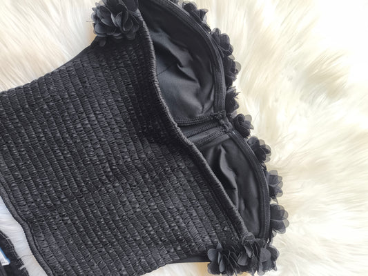 Corsetto nero con fiori in rilievo