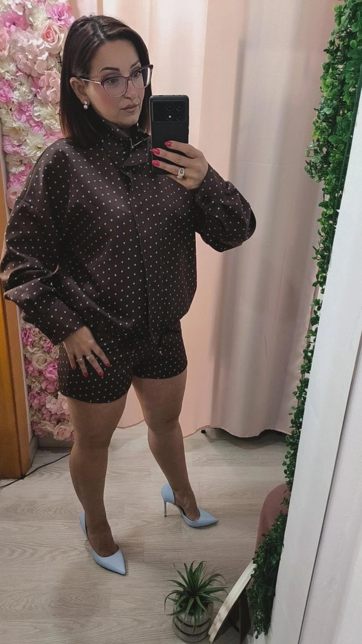 Coordinato Marrone Pois Azzurri – Il look più virale del momento 🤎🩵