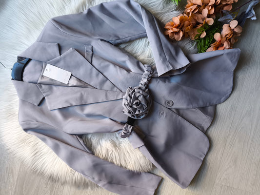 Blazer con fiore